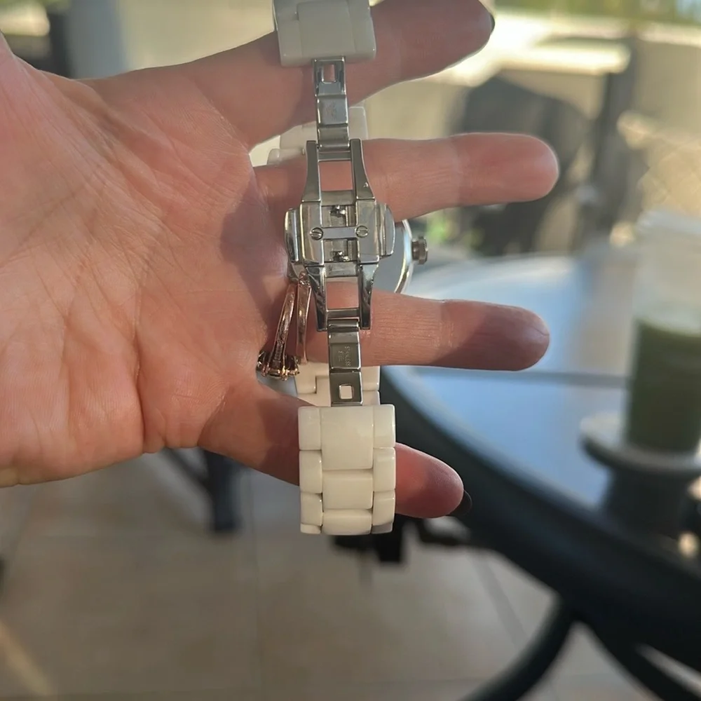 Emporio Armani Elegant White ceramic band Watch - Picture 7 of 10